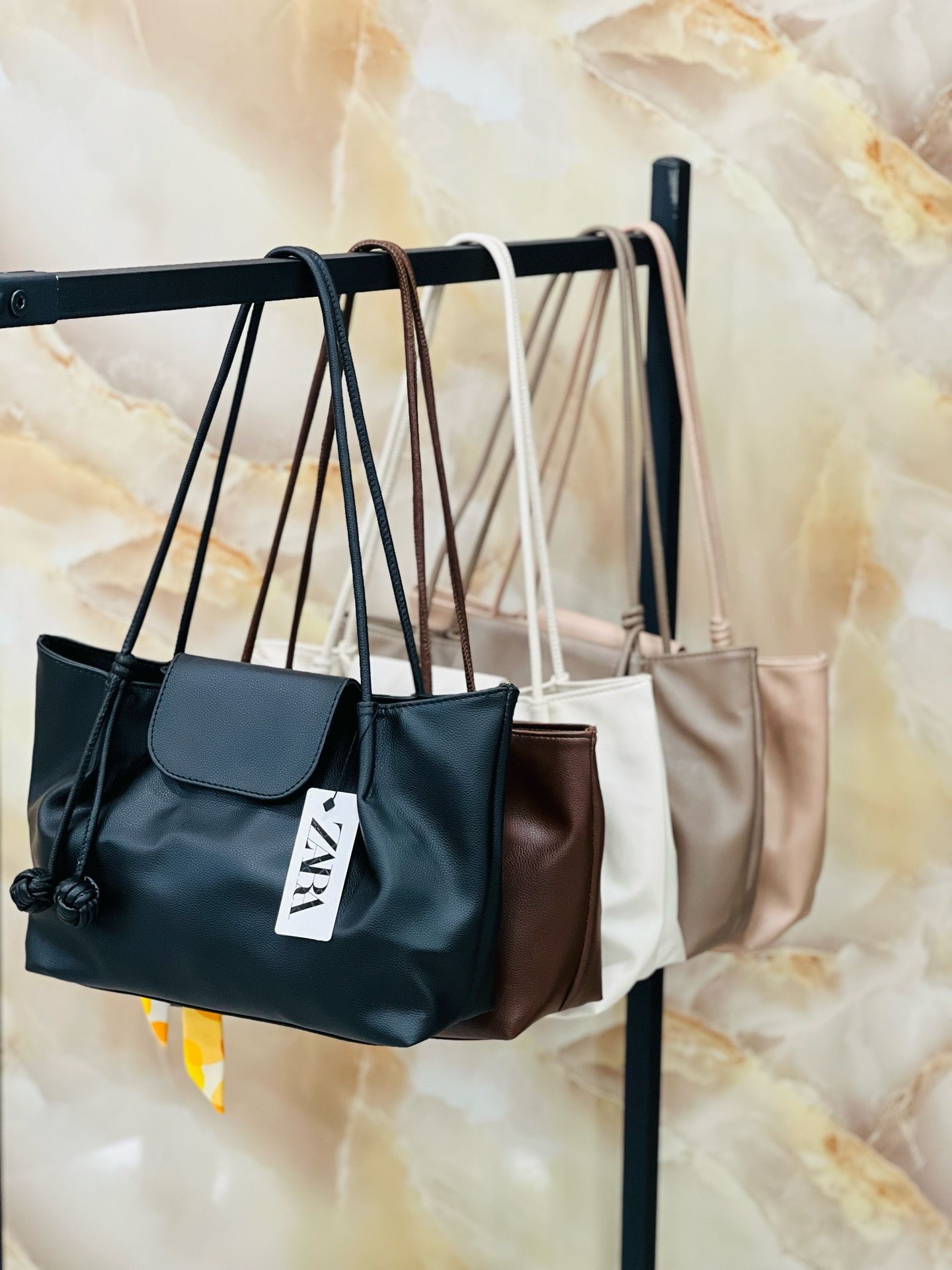 کیف اویز گیلاسی